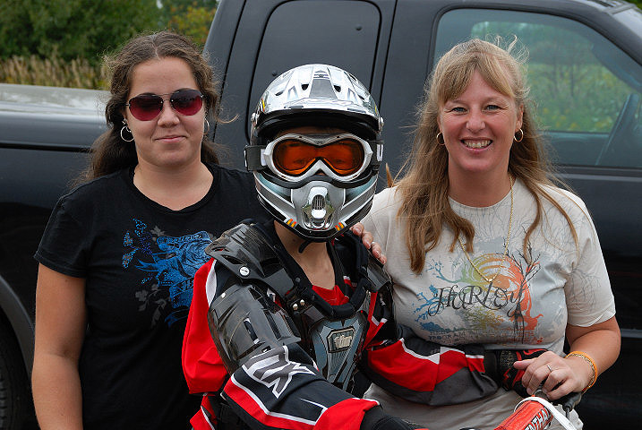 Space alien with friend and Mom